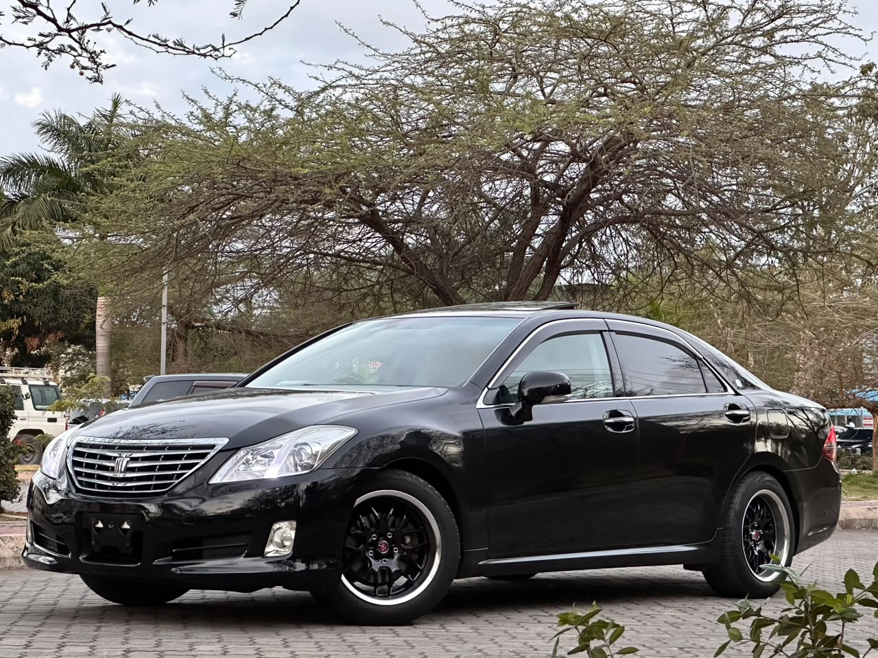 TOYOTA CROWN thumbnail 10